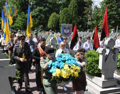 На Янівському кладовищі вшанували Героїв, які боролись за українську державність