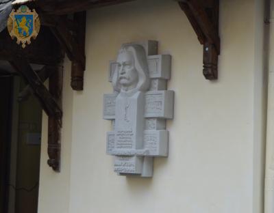 У Бернардинському дворику відкрили пам'ятну таблицю Івану Могитичу