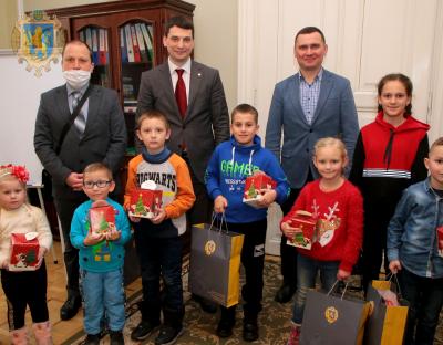 Андрій Годик відзначив переможців конкурсу дитячого малюнку «Соборність очима дітей»