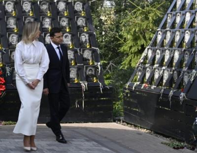 Президентське подружжя вшанувало Героїв Небесної Сотні