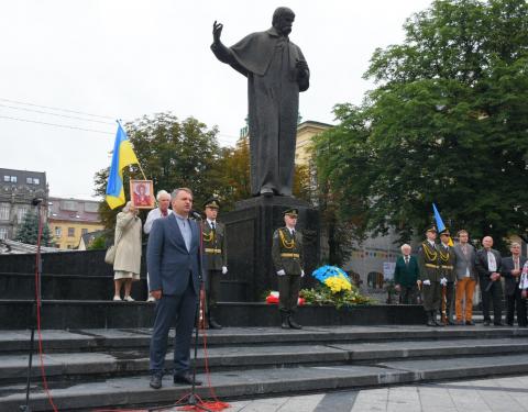 "Кордони НАТО мають бути східними кордонами України", - Олег Синютка під час відзначення Дня Конституції