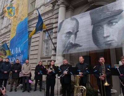 До Дня захисника України презентували мистецький перформанс «Знаймо наших Героїв!»