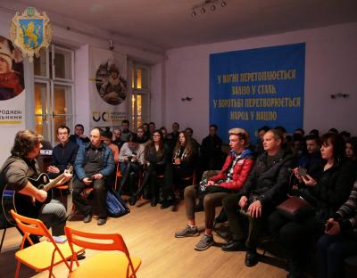 Подвиг Небесної Сотні молодь вшанувала бардівським вечором
