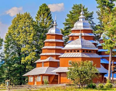 Дерев’яні церкви Карпатського регіону на Львівщині: що варто побачити