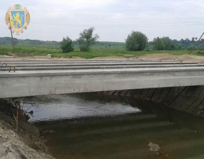 На Львівщині триває будівництво мостового переходу в с. Більче