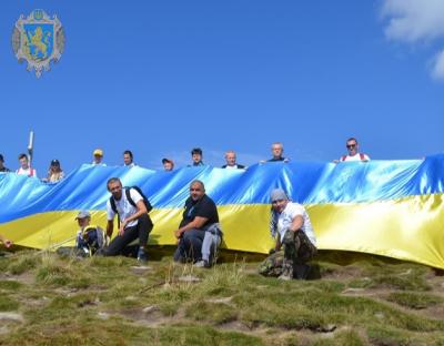 Представники  ГО «Ідея» спільно з учасниками бойових дій реалізували проєкт «До вершини – до мети»