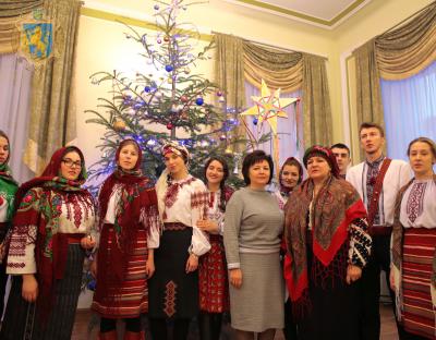 «Наша Україна нехай процвітає…», - студенти-ветеринари засіяли у Львівській ОДА