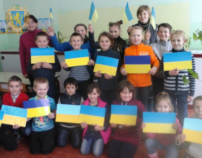 Бущина долучились до проведення флешмобу "Розгорнімо прапор України"