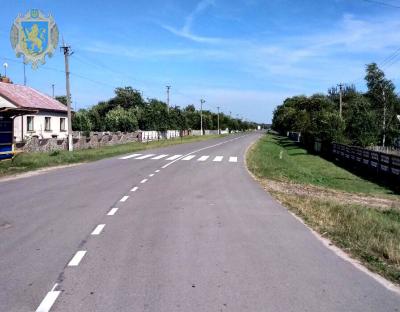 Безпека на дорогах: на автошляхах Львівщині нанесли понад 300 км розмітки