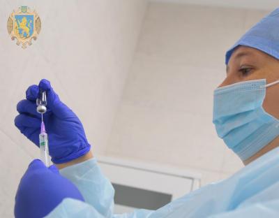 Вакцинація від COVID-19: 10 112 осіб отримали щеплення за останню добу