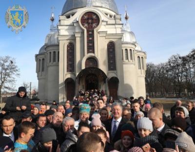 Я дякую за нашу єдність – Президент на Львівщині завітав до громади, яка перейшла до Православної Церкви України