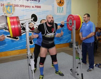 Представник Львівщини - чемпіон України з пауерліфтингу та жиму лежачи серед спортсменів з вадами зору