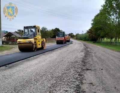 У межах Кам'янка-Бузького району тривають роботи з ремонту автомобільної дороги 