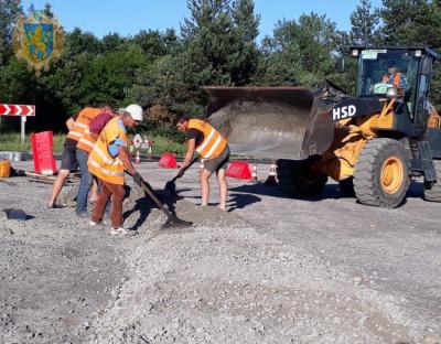 У межах ремонту дороги Лозино-Бірки здійснюють додаткові заходи з безпеки дорожнього руху