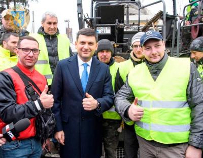 Глава Уряду про початок нового дорожнього сезону: Наше стратегічне завдання відійти від ямкового ремонту і системно будувати дороги