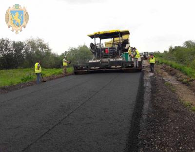 На Львівщині тривають ремонтні роботи на автомобільних дорогах місцевого значення 