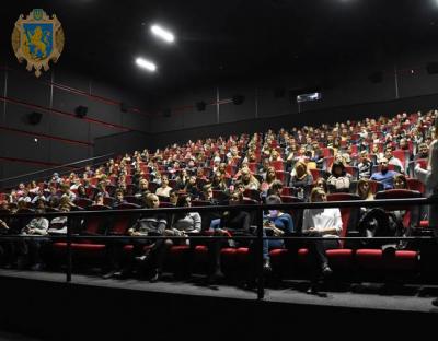 Для молоді Львівщини організували показ фільму «Небесна сотня»