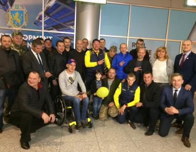 У Львівському аеропорту зустріли чемпіонів Invictus Games-2018 Богдана Оксентюка та Сергія Шимчака