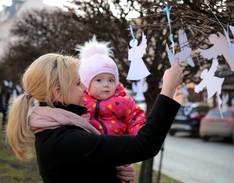 Сотнями білих ангелів сьогодні вшанували пам'ять Героїв Небесної Сотні