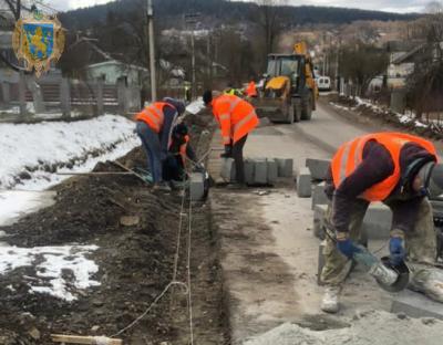 У межах Стрілок відновили ремонт автомобільної дороги