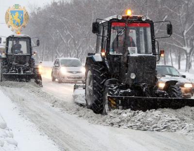 Автомобільні шляхи Львівщини очищують від снігу 