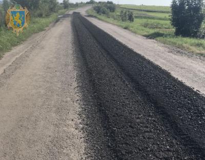 На Золочівщині триває ремонт автомобільних доріг загального користування місцевого значення