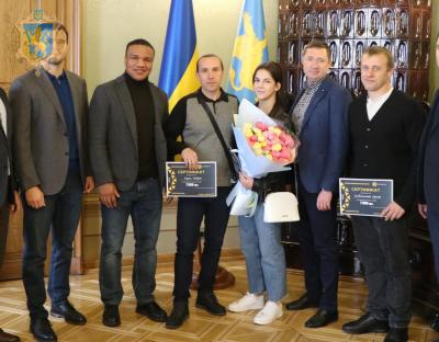 Очільник області спільно з Олімпійським чемпіоном привітали борчиню Львівщини з бронзою на чемпіонаті світу