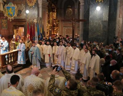 У Гарнізонному храмі помолились за військовослужбовців та погасили ювілейну марку