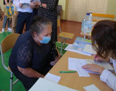 Вчора в області провакцинували 10 018 осіб, з них 2437 - у центрах вакцинації