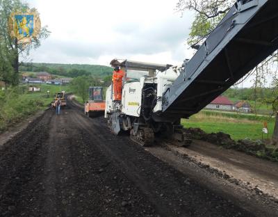 На Львівщині триває ремонт автомобільних шляхів