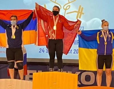 Важкоатлетка Ельвіра Борозна виборює бронзу на молодіжному чемпіонаті Європи 