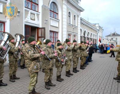 В області патріотичним флешмобом відзначають 100-річчя бою під Крутами