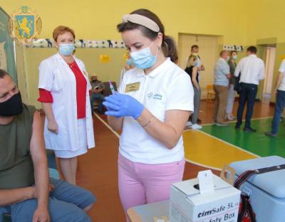 У перші дні нового року центри вакцинації на Львівщині не працюватимуть