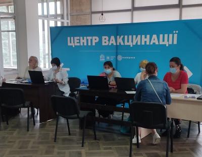 Цими вихідними на Львівщині працюватимуть 13 центрів вакцинації 