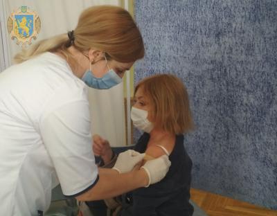 За вихідні у Центрах вакцинації провакцинували понад 4 тисячі осіб