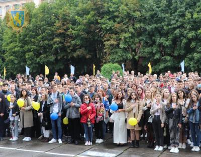 Національний лісотехнічний університет України зібрав на своїй площі у Львові студентів першокурсників