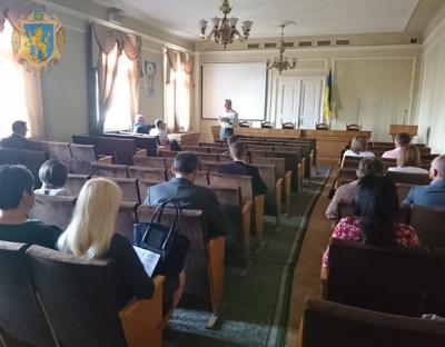 Представників ОТГ навчали вигідному інвестуванні в енергозбереження