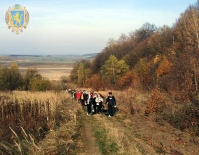 В національному природному парку «Північне Поділля» провели мандрівку для бродівських гімназистів та їх ровесників із Луганщини