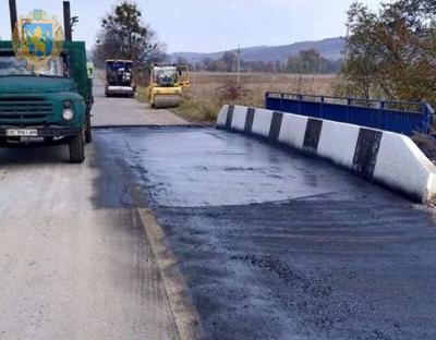 На Золочівщині ремонтують два мостові переходи 