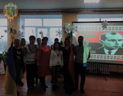 На Львівщині відбувся флешмоб до 110-ї річниці з дня народження Степана Бандери