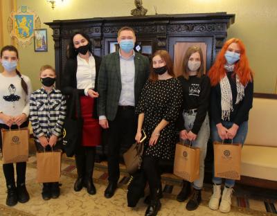 Максим Козицький відзначив переможців конкурсу читань віршів Лесі Українки