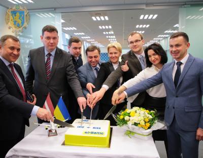 Львів та Ригу з’єднали прямим авіасполученням