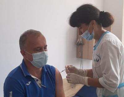 Вчора на Львівщині провакцинували 9464 особи, з них 2000 - у центрах вакцинації