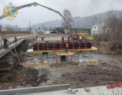 Триває ремонт моста на дорозі Мшанець-Стрілки