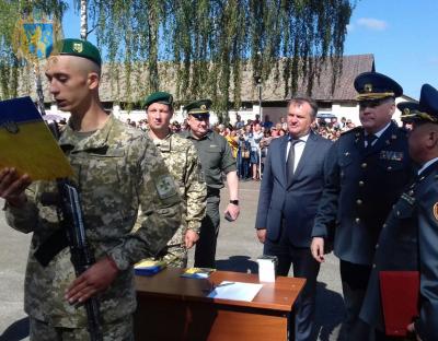 Майже 400 строковиків Держприкордонслужби присягнули на вірність українському народові