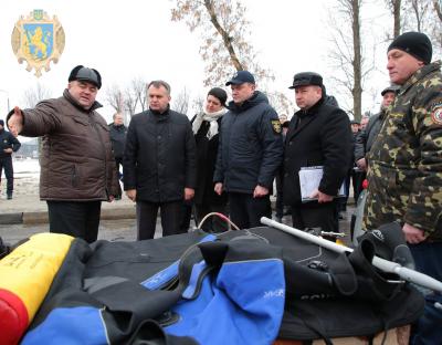 Олег Синютка ознайомився із зразками техніки та оснащенням підрозділів ДСНС України та служб цивільного захисту області