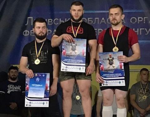 У відкритому чемпіонаті Львівської області з класичного пауерліфтингу змагалось 68 спортсменів