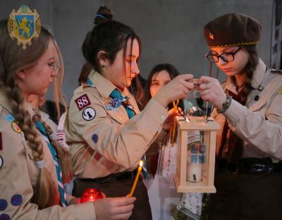 Пластуни Львівщини разом запалили «Різдвяну свічечку»