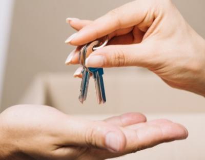 Ще одна особа з числа сиріт отримала власне житло