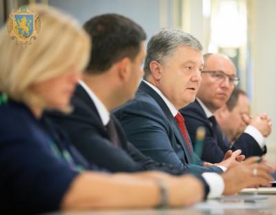 Зміни до Конституції мають не лише закріпити європейський та євроатлантичний напрямок розвитку України, а й закріпити головні досягнення Революції Гідності - Президент